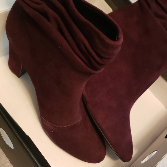 Brand New DKNY SUEDE BOOTIES size 8 - Picture 5 of 9